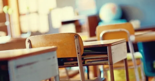 GRAV! Aproape 13.000 de elevi de clasa a VIII-a, ABSENTI la simularea probei scrise la Limba si Literatura Romana din cadrul Evaluarii Nationale GRAV! Aproape 13.000 de elevi de clasa a VIII-a, ABSENTI la simularea probei scrise la Limba si Literatura Romana din cadrul Evaluarii Nationale