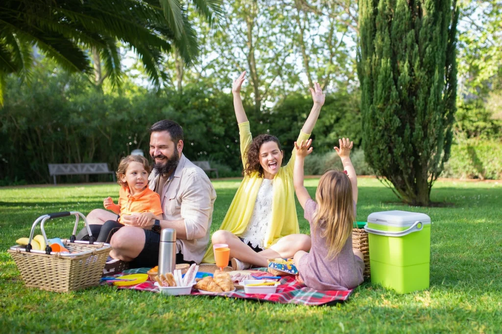 5 ACTIVITĂȚI în aer liber pe care să le faci cu familia ta la sfârșit de săptămână