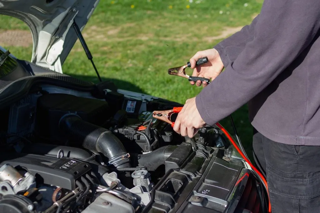 Top 5 lucruri neștiute despre bateriile auto: Care sunt cele mai comune cauze ale defectării lor
