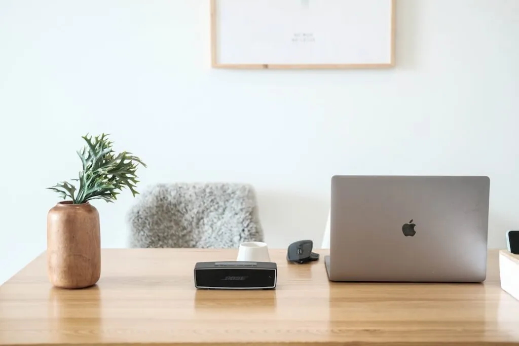 Cele Mai Bune Laptopuri pentru Munca de Acasă Photo Home office setup