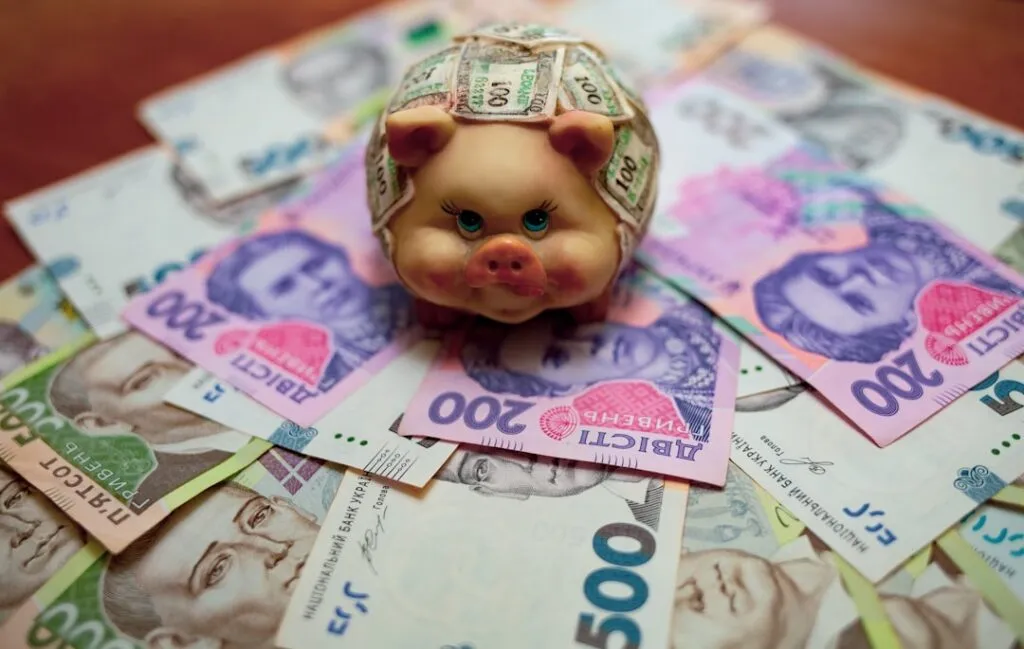 Cum să economisești bani fără să renunți la micile plăceri ale vieții Photo Piggy bank