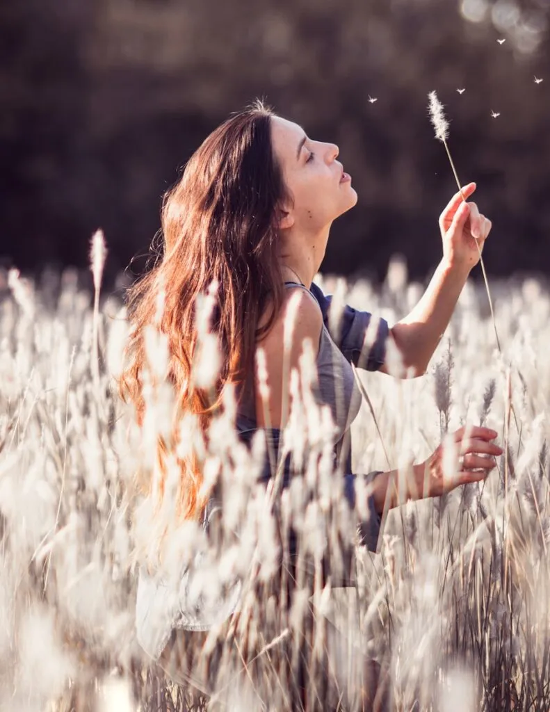 Secretele unei vieți pline de energie pozitivă: Tehnici pentru a atrage bucuria în viața ta Photo "The secrets of a life full of positive energy: Techniques to attract joy into your life"